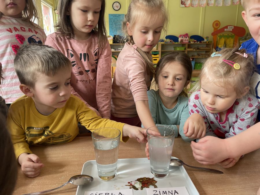 Biedronki eksperymentują w kwietniu