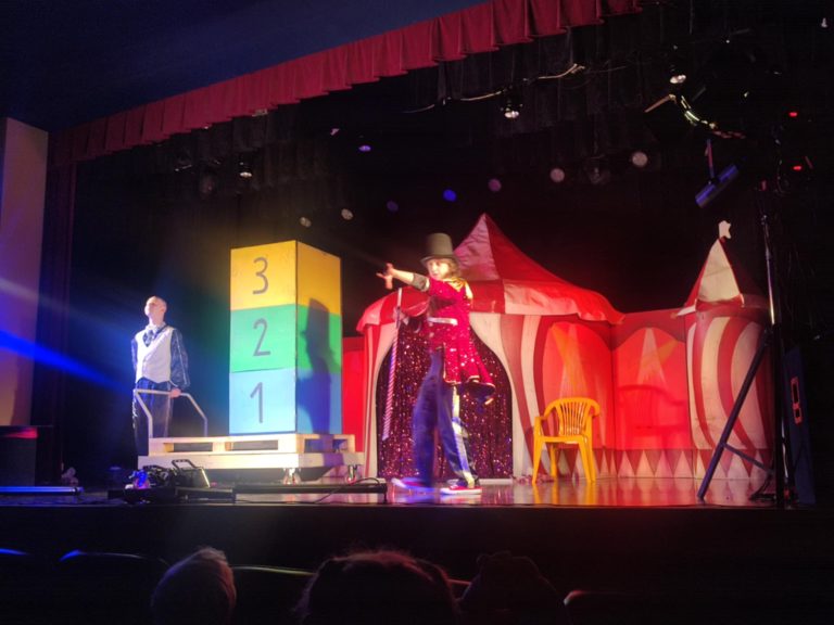 SPEKTALKL TEATRALNY W SPÓŁDZIELCZYM DOMU KULTURY W STALOWEJ WOLI