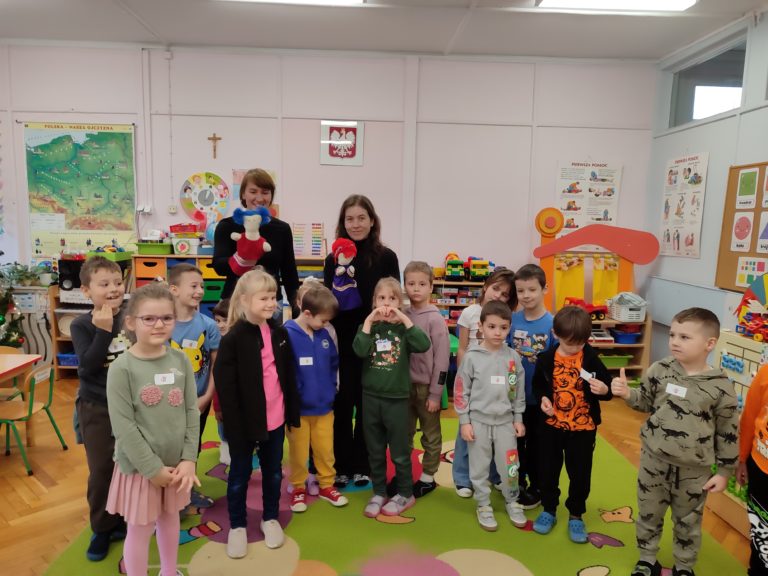 GRUPA MOTYLKI WZIĘŁA UDZIAŁ W PROJEKCIE: ,,PORUSZAJĄCE BAJKI O EMOCJACH’’