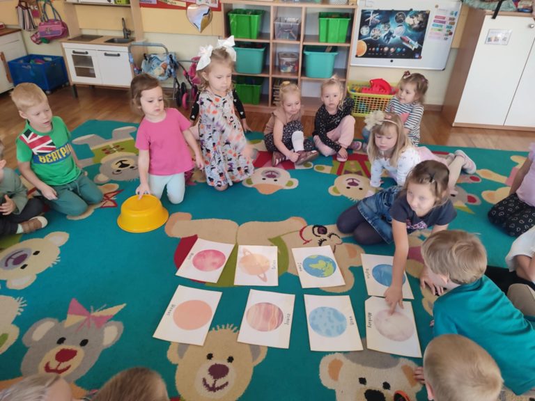 Realizacja projektu ,,Mali polacy i wielcy rodacy” w grupie ,,MISIE”