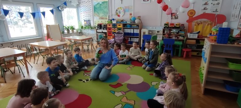 ,,Oddycham nosem cały rok” – w grupie ,,Motylki” 